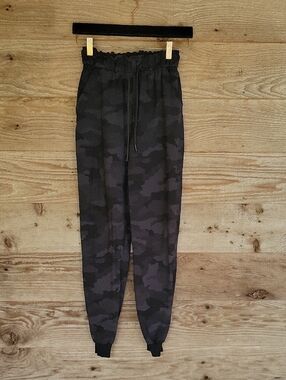 Lululemon Stretch High-Rise Jogger 
Camo Deep Coal Size 2